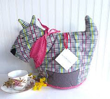 Load image into Gallery viewer, Ulster Weavers Animal Tea Cosy
